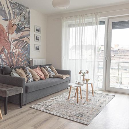 Dob36 Apartment With Free Private Parking And Balcony Budapest Exterior photo