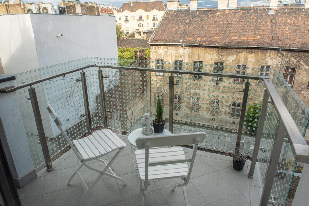 Dob36 Apartment With Free Private Parking And Balcony Budapest Exterior photo